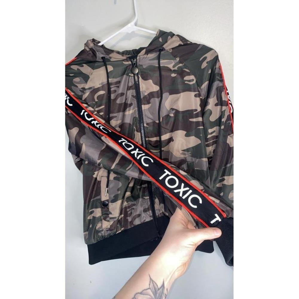 Fashion‎ Nova "toxic" Windbreaker - Picture 2 of 4